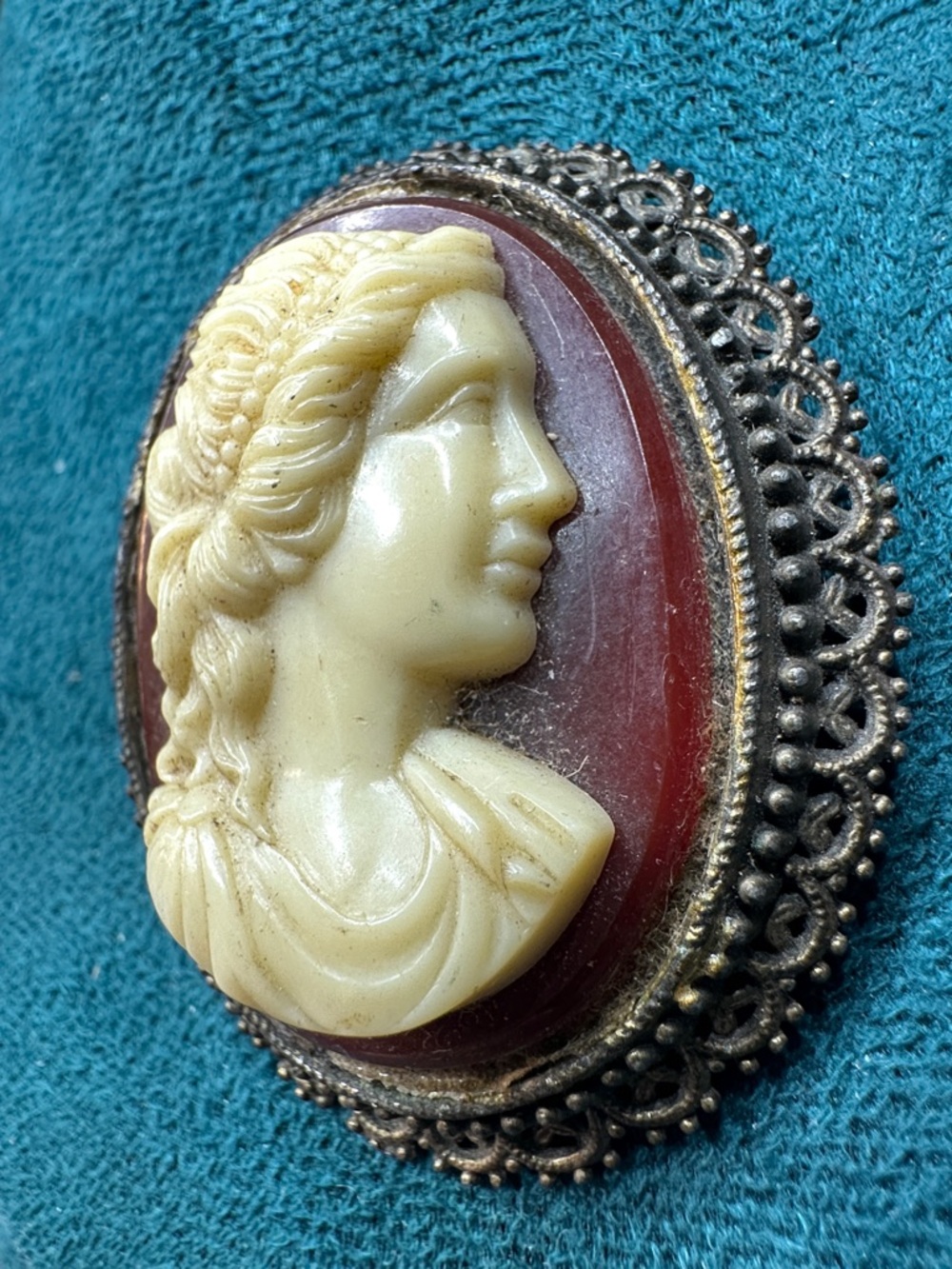 Celluloid Bakelite Back Vintage Cameo Pendant - Picture 2 of 10